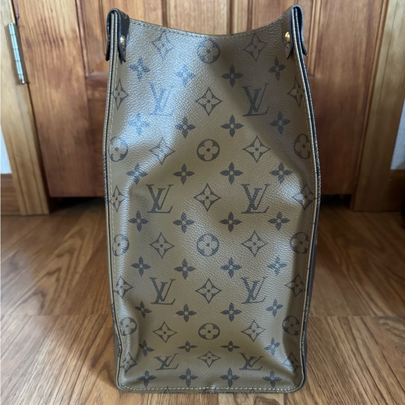 Louis Vuitton OnTheGo GM - Picture 7 of 9